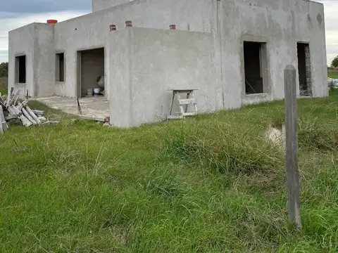 Casa 3 ambientes con 2 baños