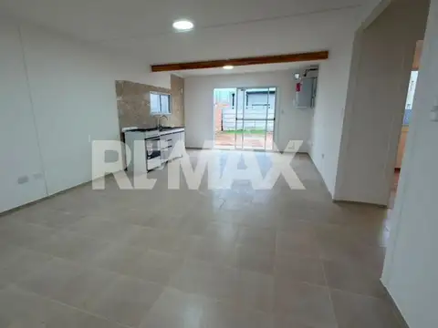 Casa 4 ambientes con 1 baño