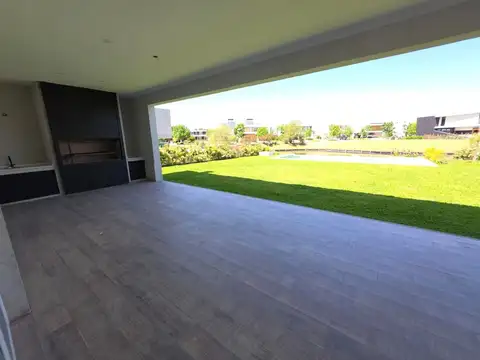 Casa 7 ambientes con 5 baños