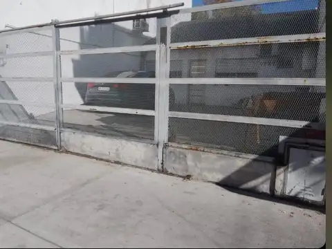 Casa 4 ambientes a reciclar - Oportunidad