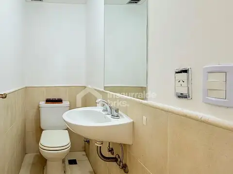 Casa en Alquiler con 3 cocheras