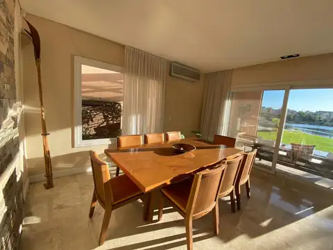 Casa 6 ambientes con 3 baños