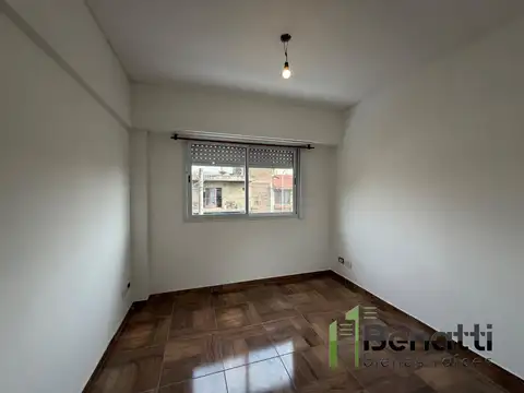 Dpto en alquiler 2 amb. con balcón al frente