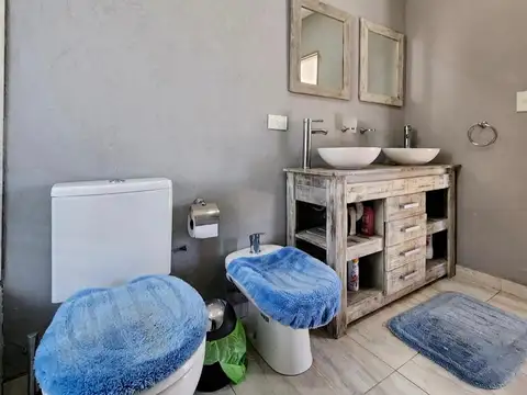 Casa 6 ambientes con 4 baños