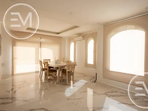 Casa en Alquiler con 1 cochera