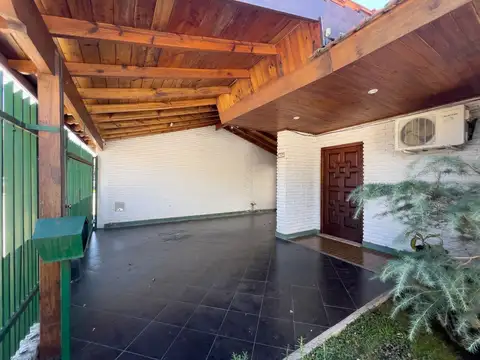 VIVIENDA MULTIFAMILIAR: Casa+Depto. 10,50x76 mts.