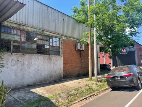Galpón ubicado en esquina de calles Ambrosetti y Yerbal