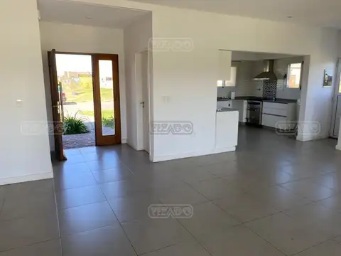 Casa 4 ambientes con 3 baños