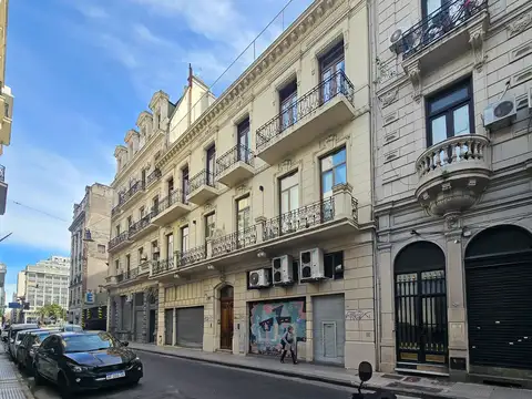 Hipólito Yrigoyen 900