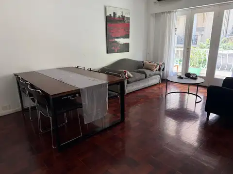 Piso en venta 4 ambientes con balcón en Recoleta muy luminoso