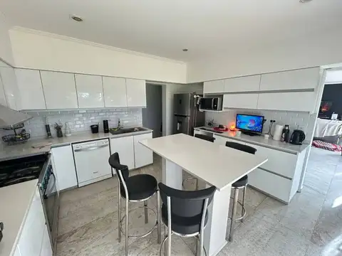 Casa en alquiler de 5 Ambientes con fondo y piscina en Las Golondrinas