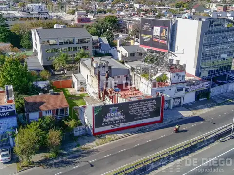 Local/ Edificio Comercial sobre colectora Panamericana Olivos en Alquiler, Vicente López