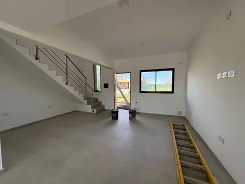 Casa 4 ambientes con 2 baños