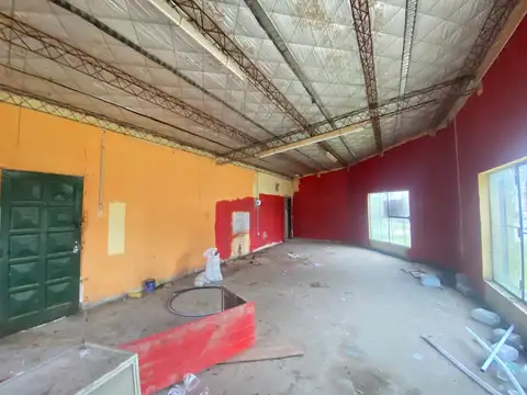 Lote amplio con local comercial en esquina del Juan XXIII - Lujan