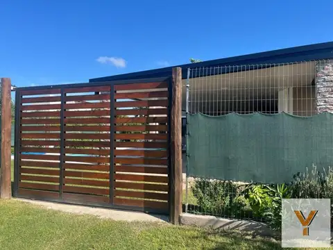 Casa en Venta con 3 cocheras