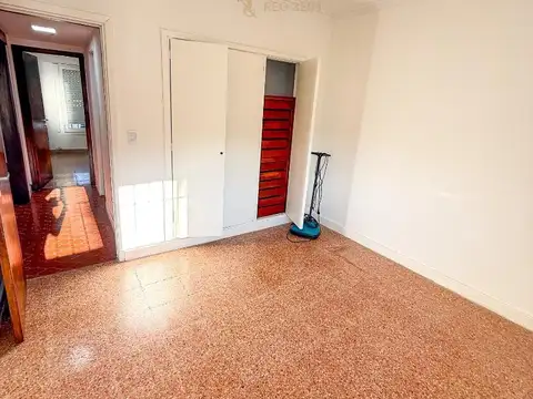 Casa en Alquiler con 3 cocheras