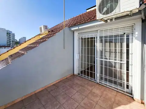 Venta Triplex 5 ambientes con patio y pileta, 3 cocheras, Saavedra