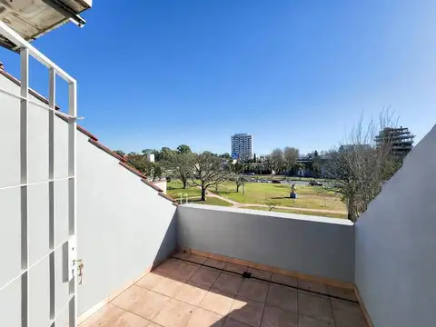 Depto Tipo Casa en Venta con 3 cocheras