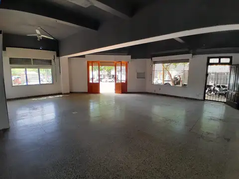 Alquiler salón comercial esquina 100m2 Capital