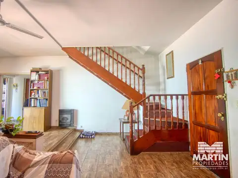 Casa 6 ambientes con 2 baños