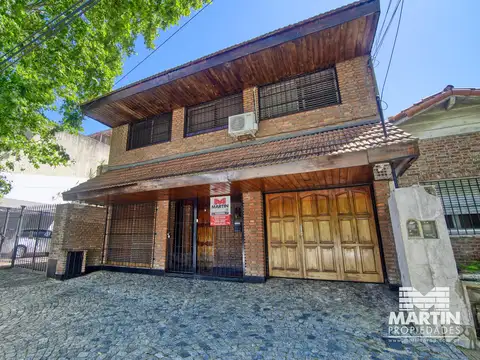 Casa Chalet en Venta de 6 Ambientes en Olivos con Patio, Garaje y Terraza