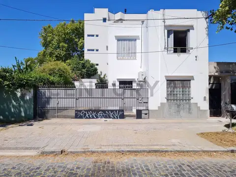 37 e/ 1 y 115 200, Piso 0