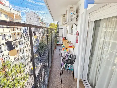 Venta depto 4 ambientes , con balcón al frente - Flores