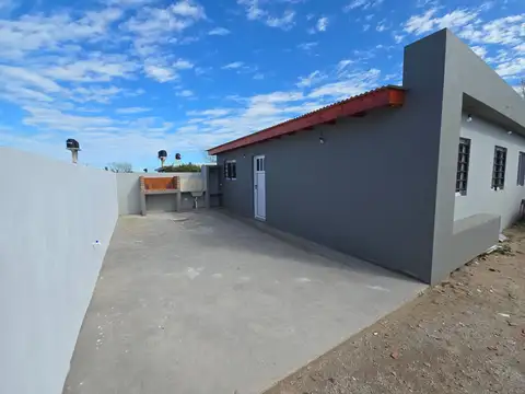 Casa 3 ambientes con 1 baño