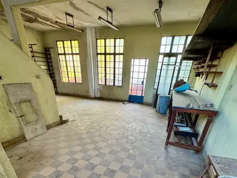 Local en Venta Via Púb.