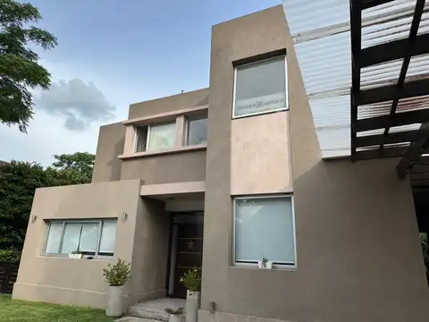Casa en Venta con 2 cocheras