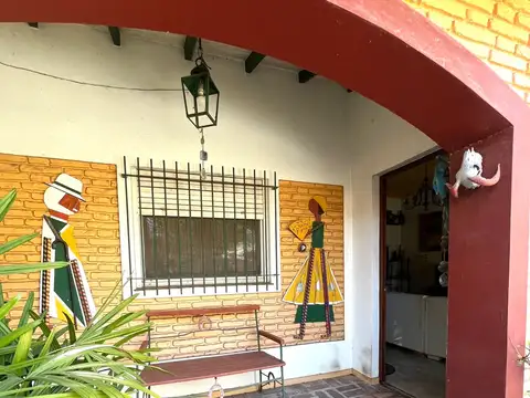 Casa en Venta con 2 cocheras