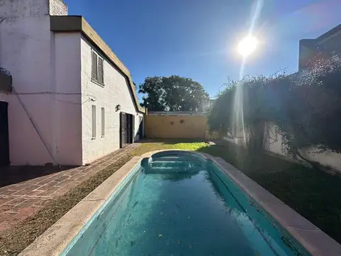 Casa 11 ambientes con 3 baños