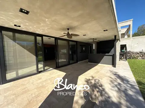 Casa 5 ambientes con 6 baños