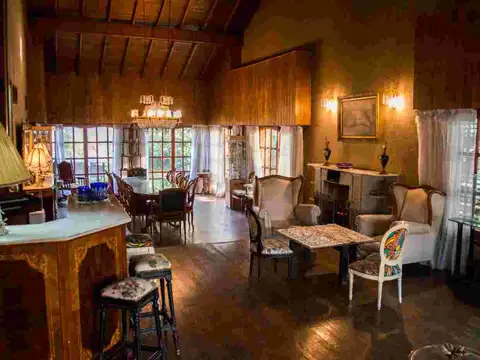 Casa en Venta con 4 cocheras