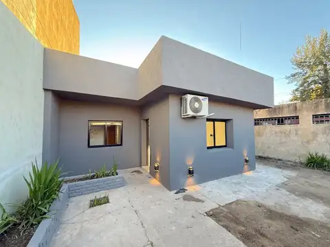 CASA DE 2 DORMITORIOS EN VENTA, GONNET.