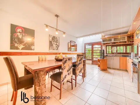Casa 4 ambientes con 2 baños