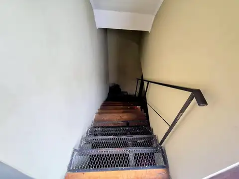 AMPLIO Y MODERNO PH DE 4 AMBIENTES CON  PATIO Y GARAGE.