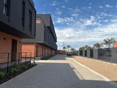 Dúplex 3 amb en venta Pilar UP c/patio cochera