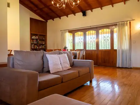 VENTA CASA 4 AMB. PILETA COCH./PARRILA APTA CRED.