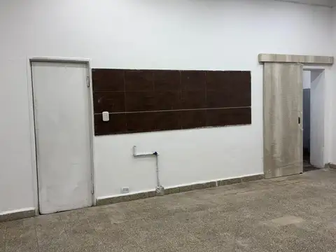 LOCAL en ALQUILER sobre Av. Nazarre en Matehu