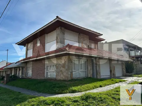 Casa en alquiler temporario - 4 Dormitorios 2 Baños - Mar del Plata
