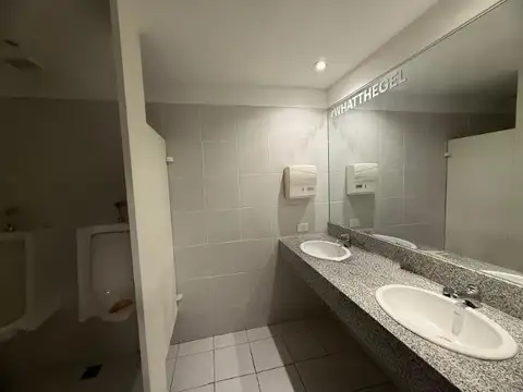 Oficina en Alquiler con 2 cocheras