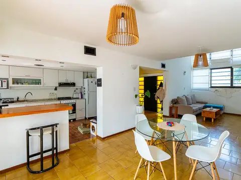 Casa en Venta con 3 cocheras