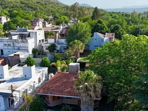 Casa 6 ambientes con 2 baños