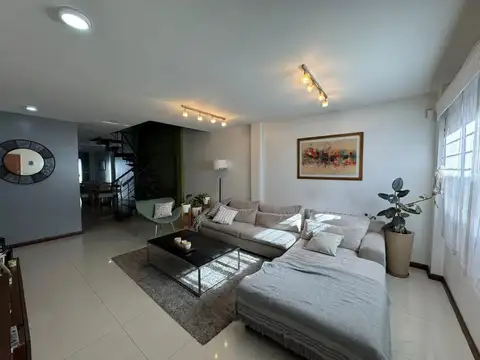 Depto Tipo Casa en Venta de 4 ambientes