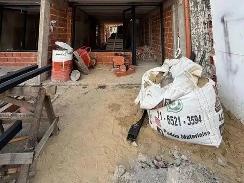 Depto Tipo Casa en Venta con 2 cocheras