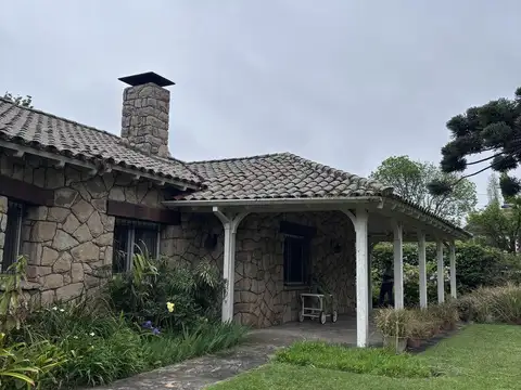 Casa en Venta con 4 cocheras