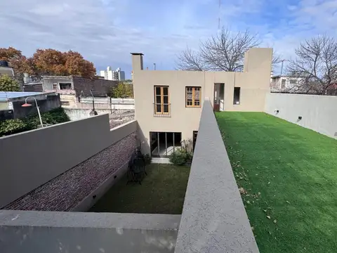 Casa 5 ambientes con 4 baños