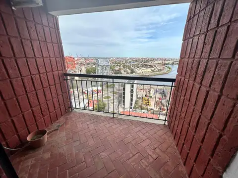 Venta monoambiente con gran balcón y vista panorámica.
