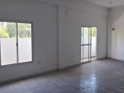 Unanue y Larreta "excelentes locales + oficina y galpon 800